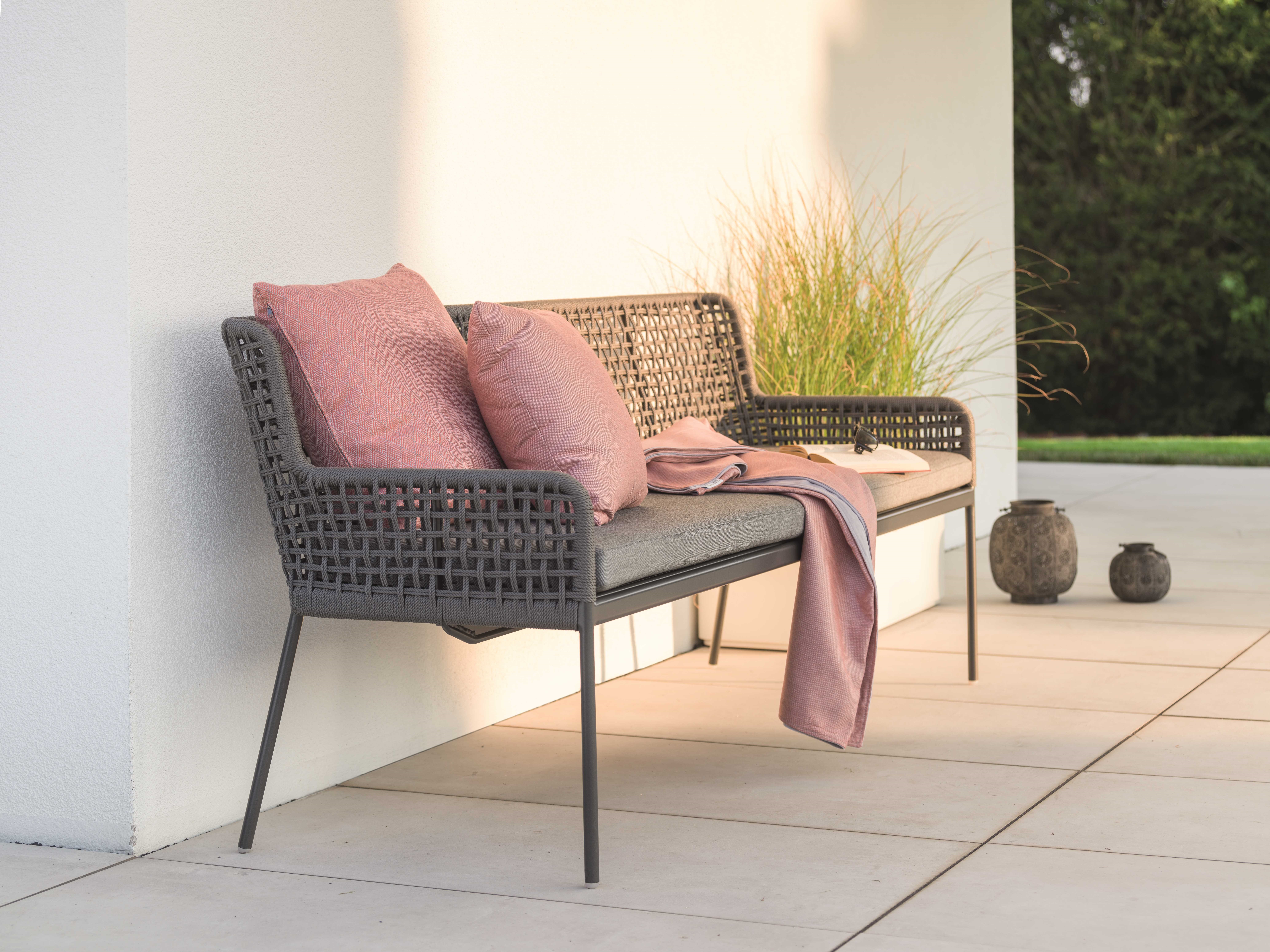 Bank, 3-Sitzer, Inkl. Sitzpolster+ Kissen - GRETA