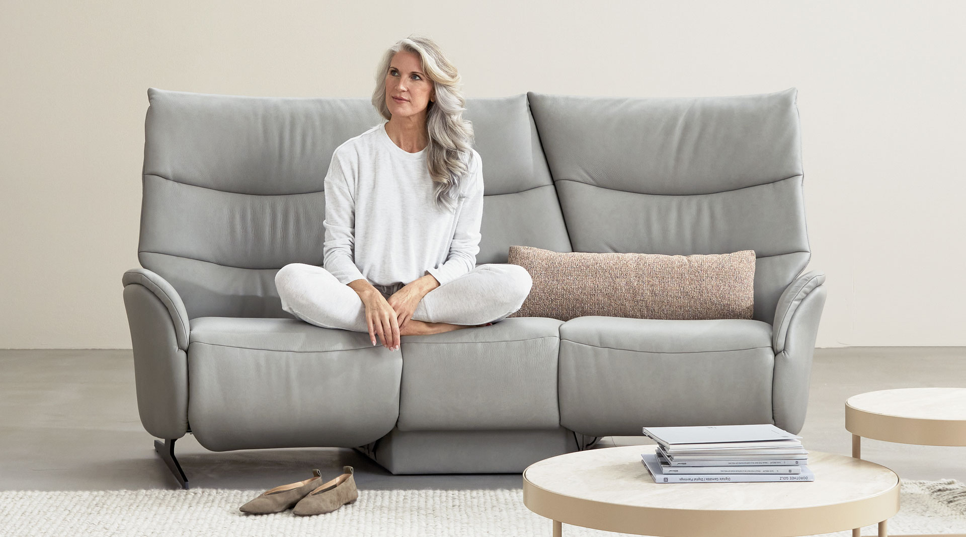 Trapezsofa 3-sitzig, Leder, Farbe silber - EM Lun (50)