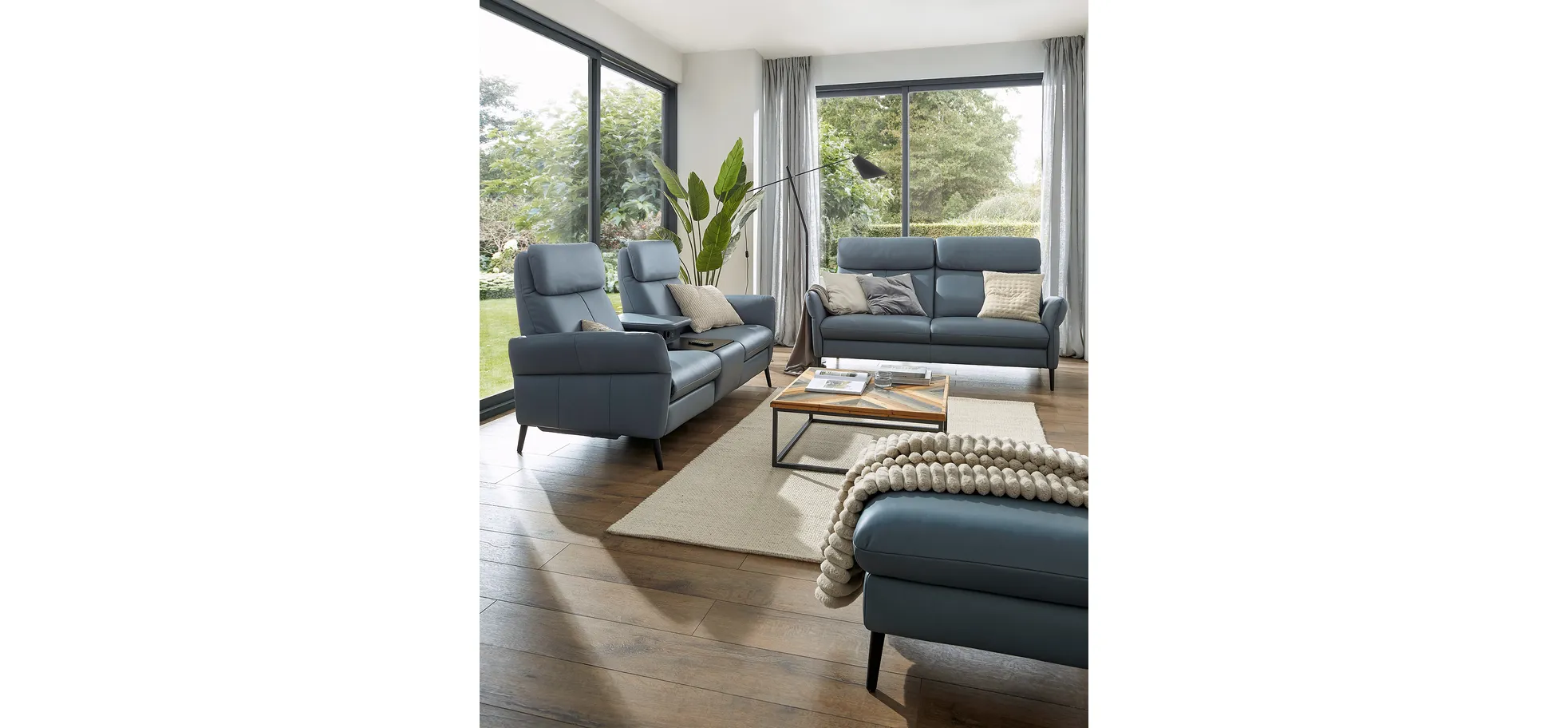 Hocker Fresno - LB ca. 67x67 cm, Leder, Hellblau