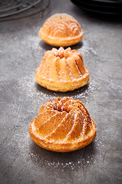 Gugelhupfform Violet - 39,5 x 28,5 cm, Höhe 4,2 cm