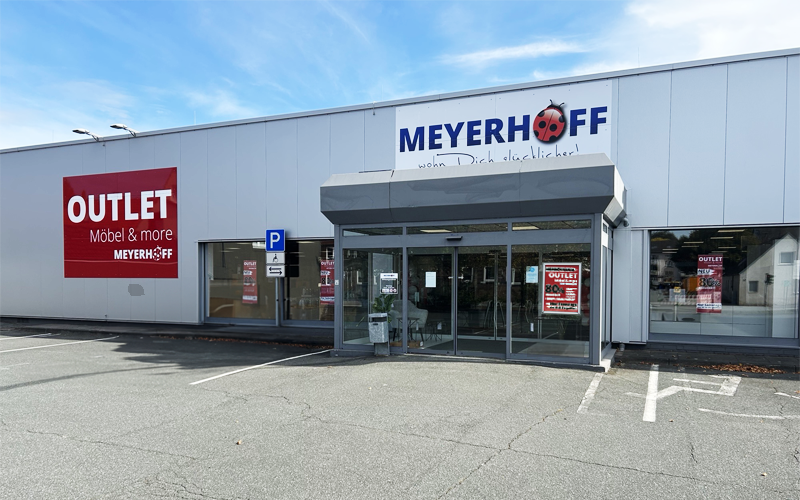Outlet Möbel & More Bremerhaven • Hausansicht • Meyerhoff