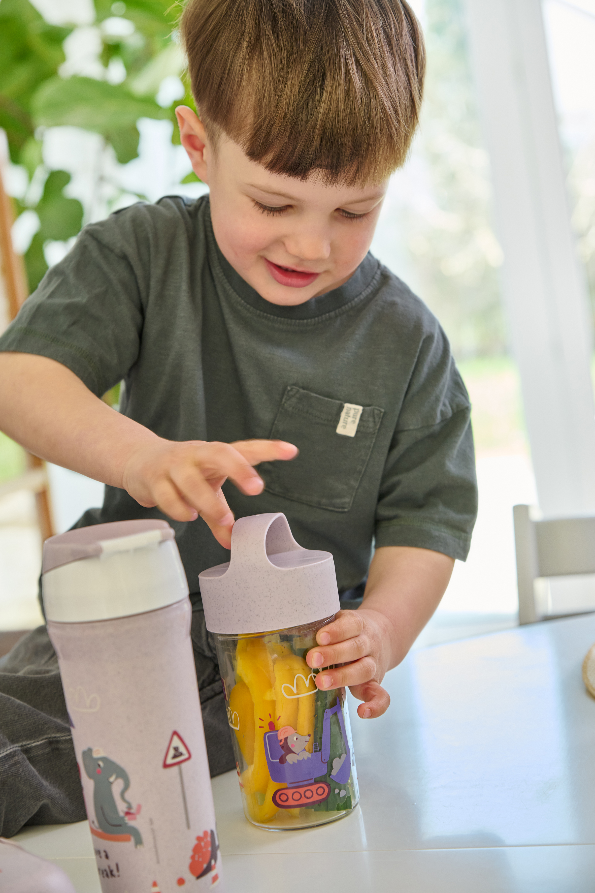 Snackpot / Trinkflasche 500ml, organic grey trucks - sicher, robust, 100% CO2-neutral