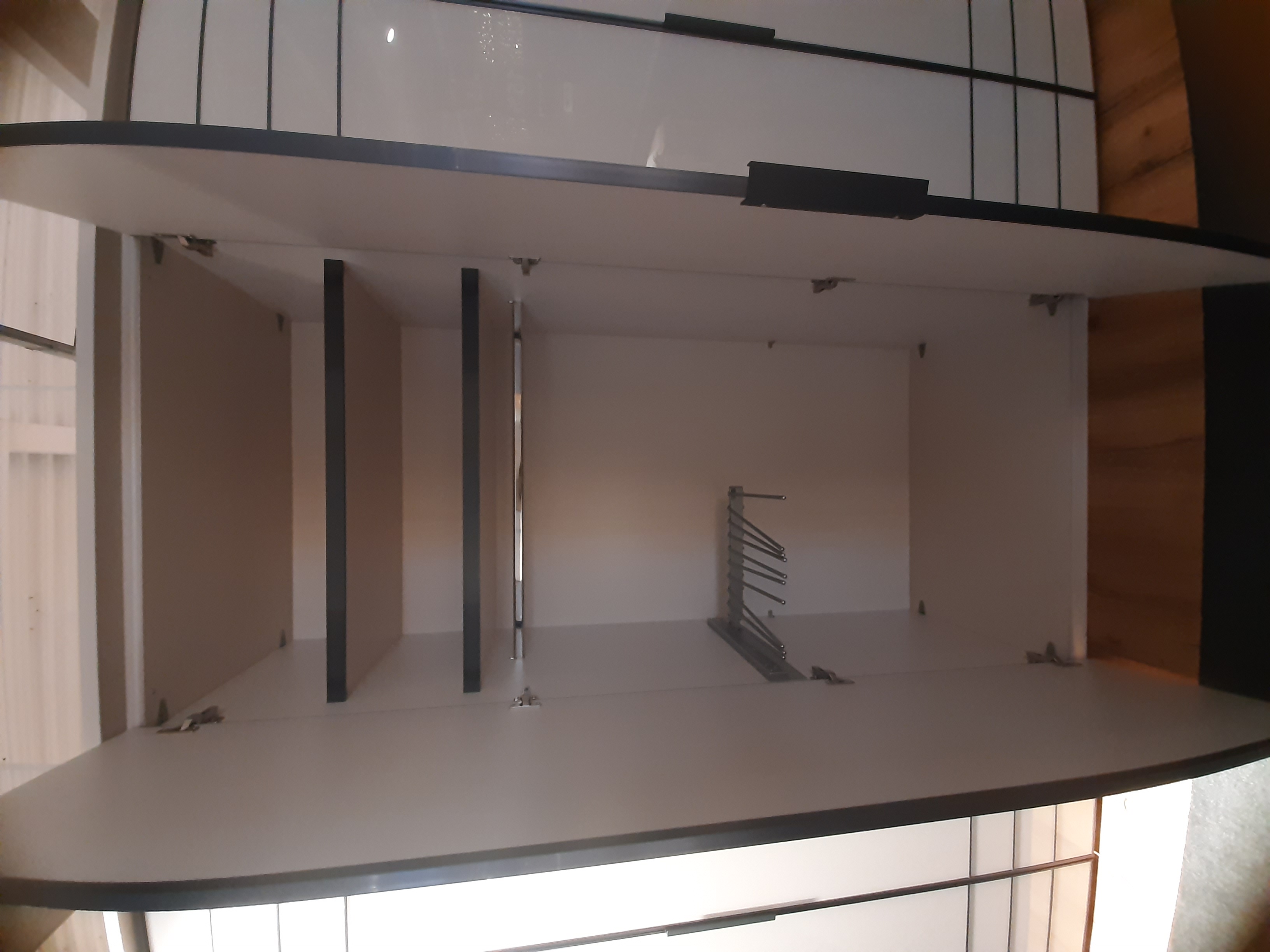 Drehtürenschrank 6 türig, Korpus Sand - Covelo