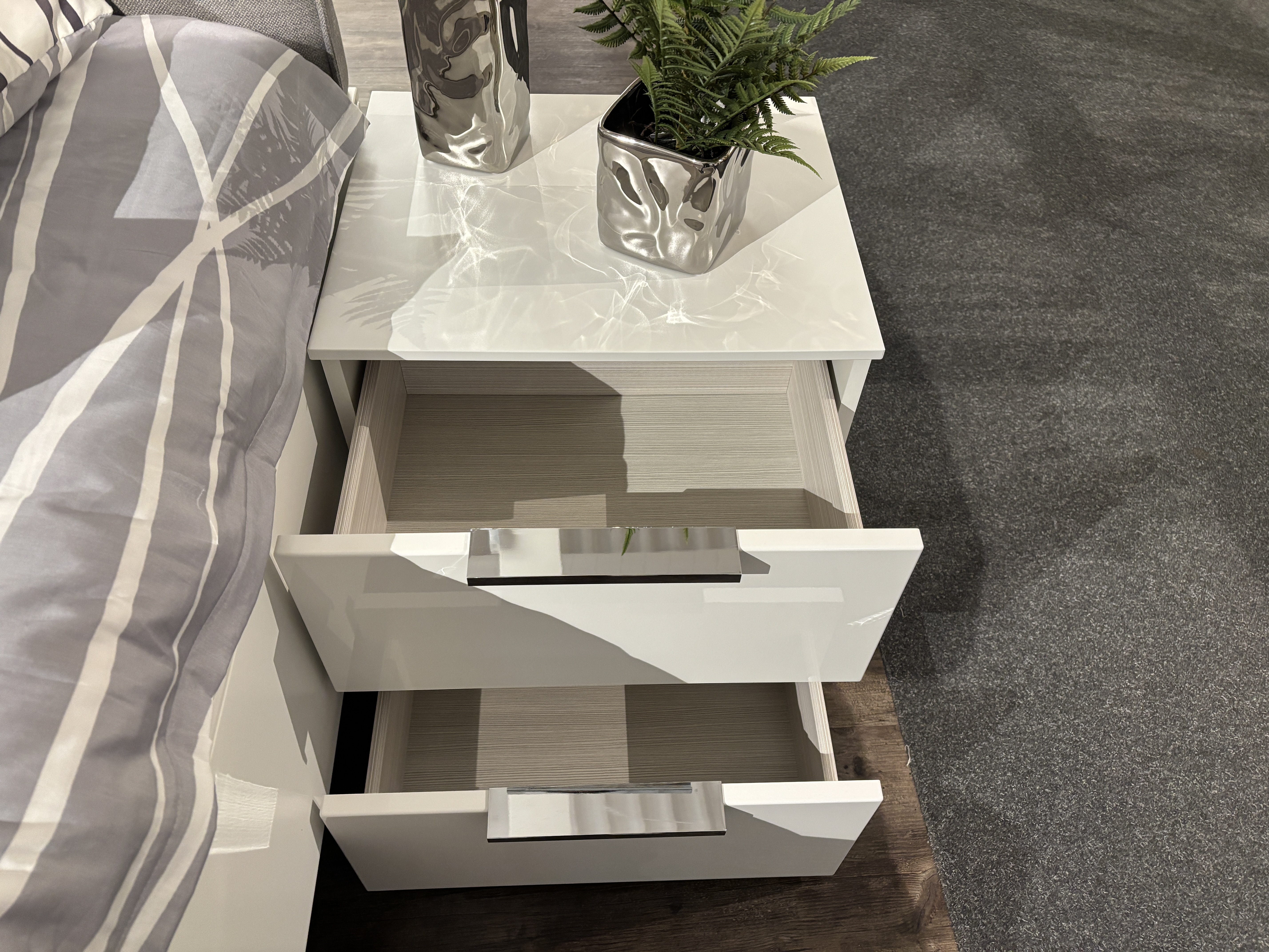 Schlafzimmer, weiß, Front Hochglanz weiß - em collect