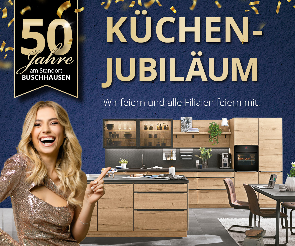 Küchen Jubiläum • 50 Jahre Standort Buschhausen • Abbildung einer Küche auf blauen Grund und eine Frau im goldenen Kleid zeigt darauf • Meyerhoff