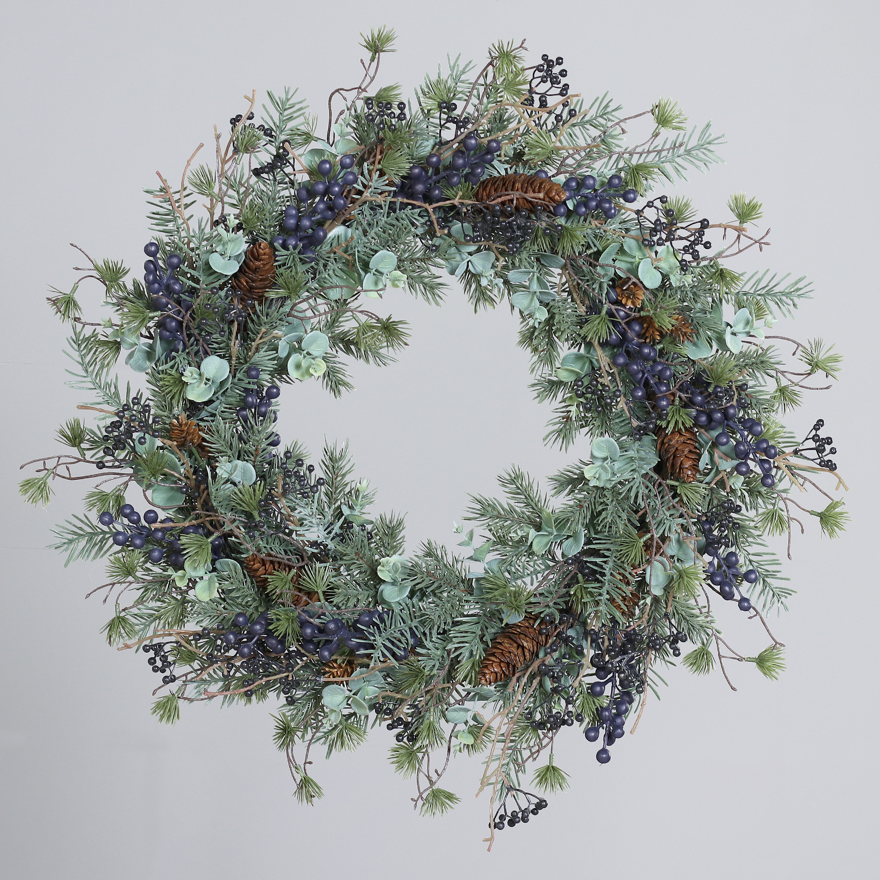 Tannen Mix Kranz auf Rebe - mit Zapfen und Beeren, 60 cm