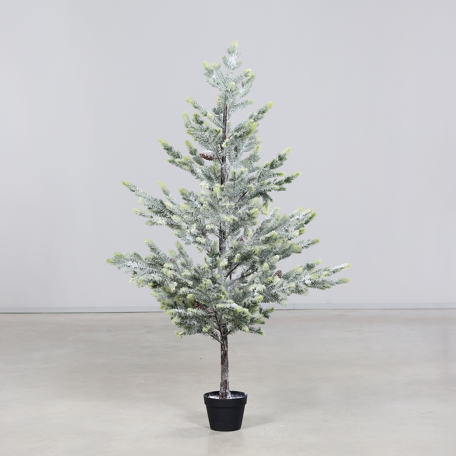 Deko-Tannenbaum mit Zapfen - schwarzer Kunststofftopf, Höhe ca. 160 cm