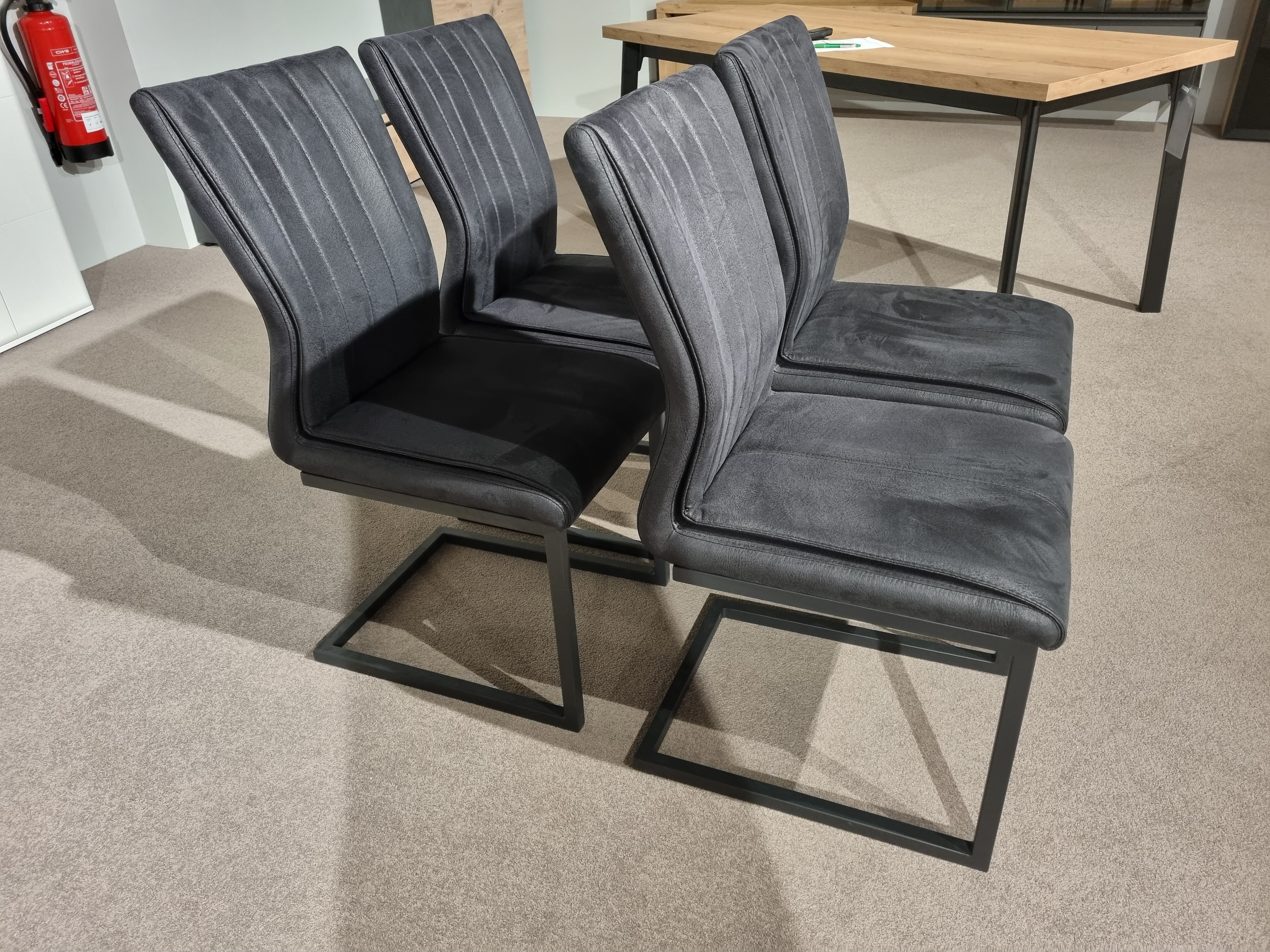 Stuhlsatz aus 4 Stühlen, Bezug schwarz - KS 451017