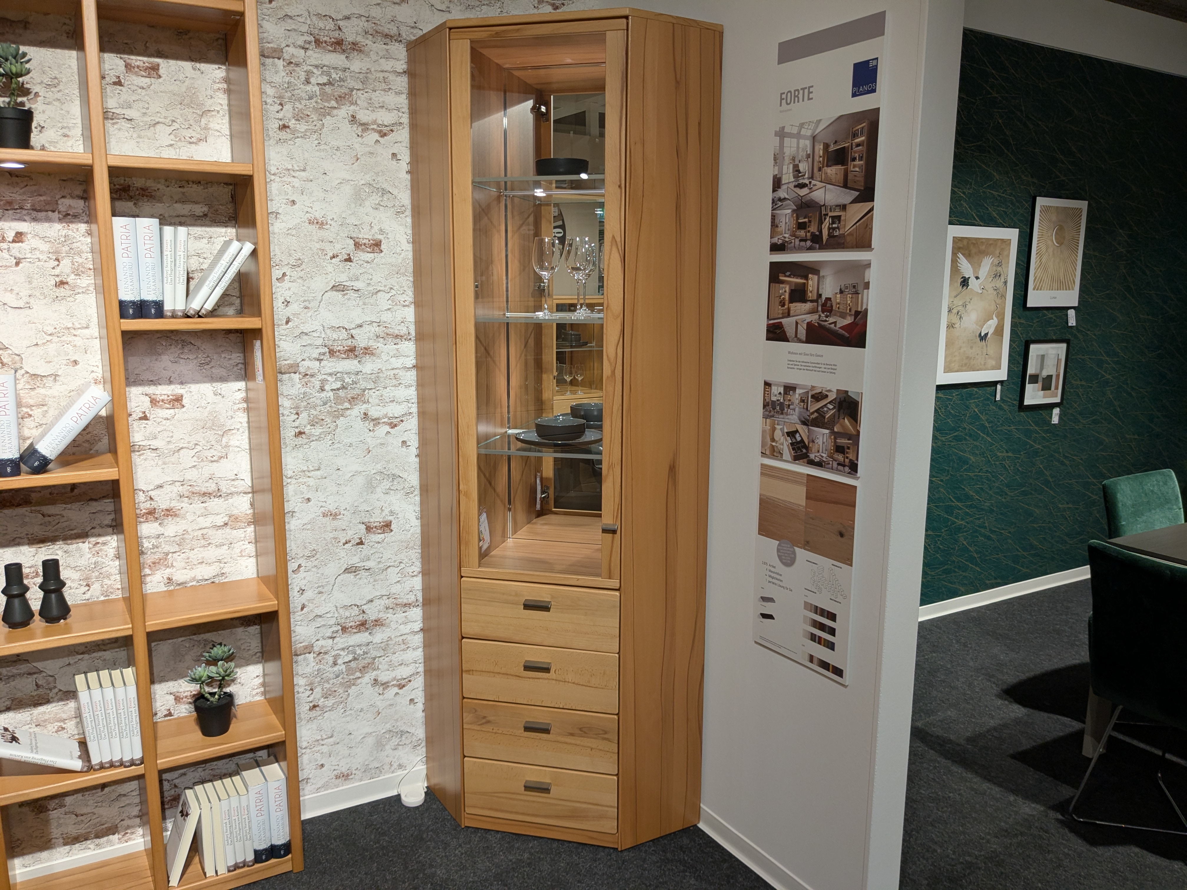 Solitär-Eckvitrine, Kernbuche teilmassiv - FORTE