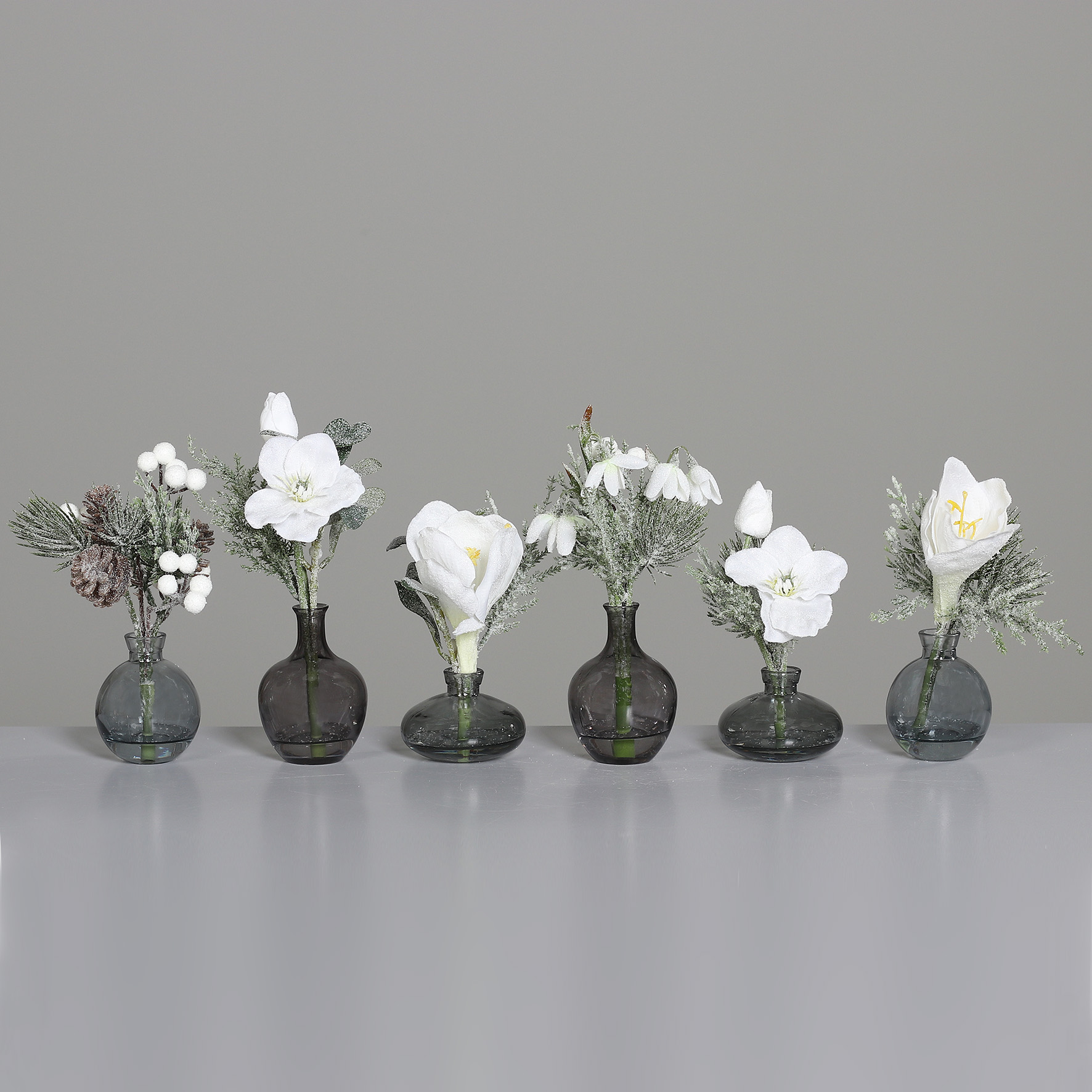 Chistmas Arrangements im grauen Glas, sort. - 18-26 cm/20cm